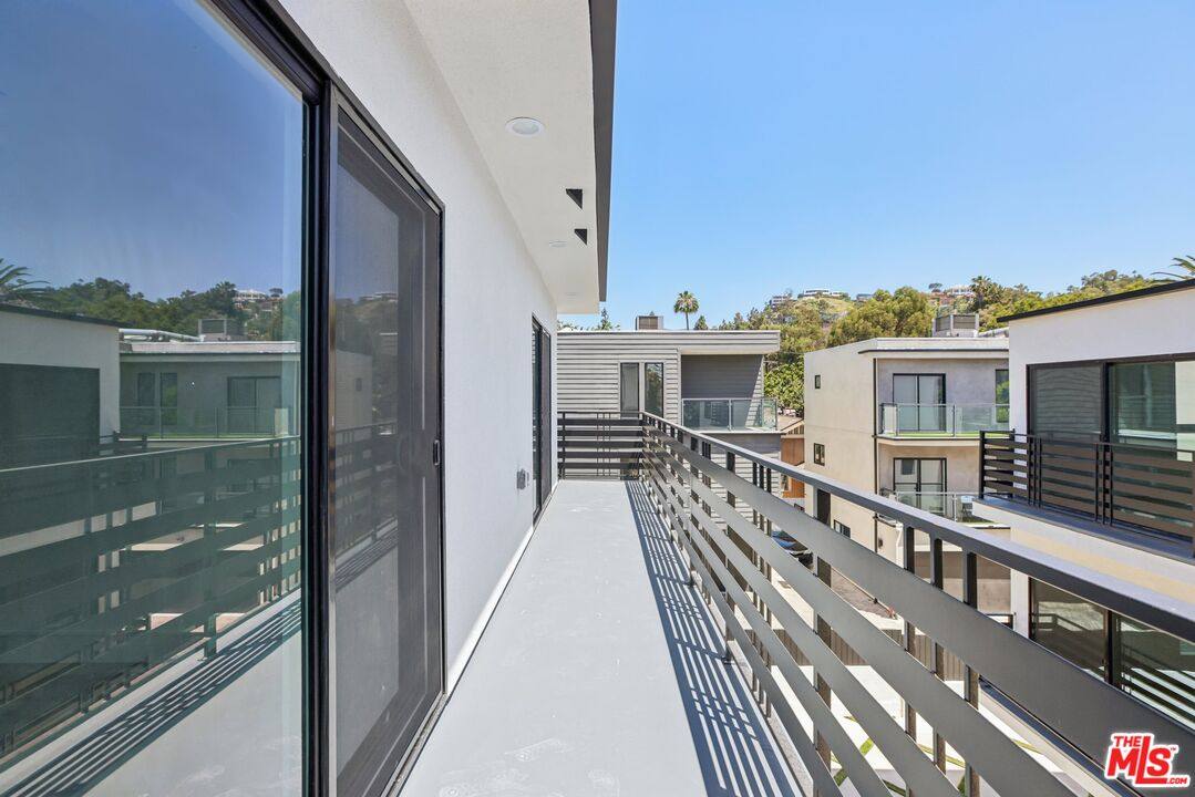 Apartment for rent at 2111 Holly Dr #2, Los Angeles, CA 90068
