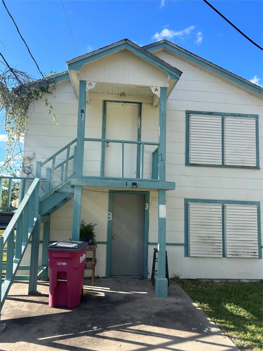 Apartment for rent at 1901 N Ave G #1, Freeport, TX 77541