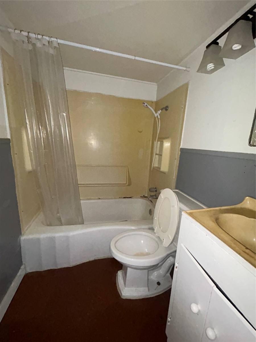 Apartment for rent at 1901 N Ave G #1, Freeport, TX 77541