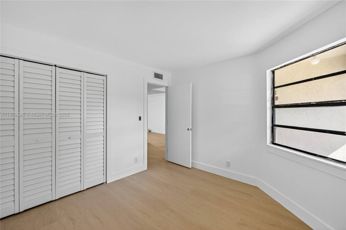 Condo for rent at 4198 Lakeside Dr, Fort Lauderdale, FL 33319