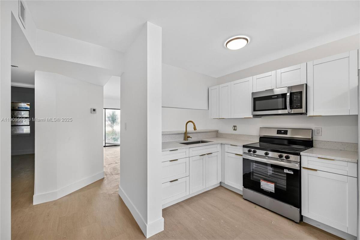 Condo for rent at 4198 Lakeside Dr, Fort Lauderdale, FL 33319