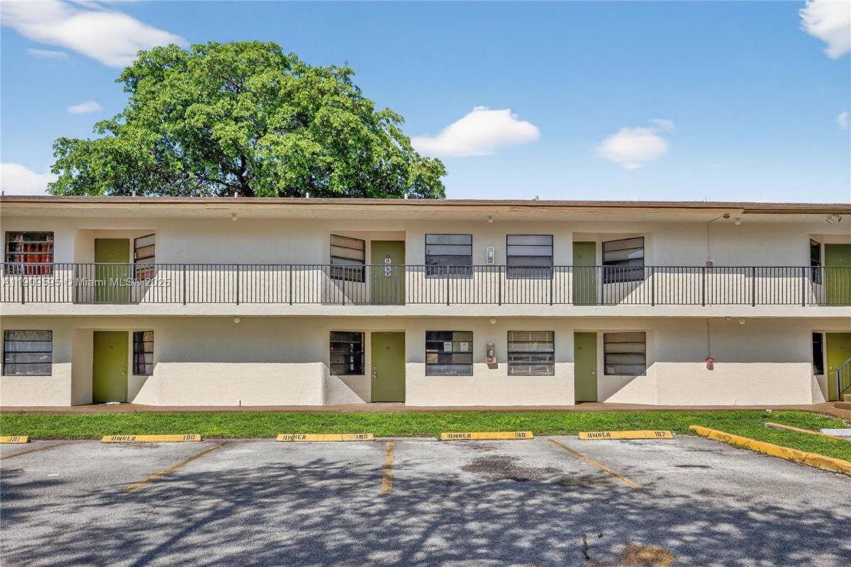 Condo for rent at 4198 Lakeside Dr, Fort Lauderdale, FL 33319