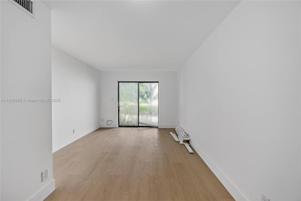 Condo for rent at 4198 Lakeside Dr, Fort Lauderdale, FL 33319