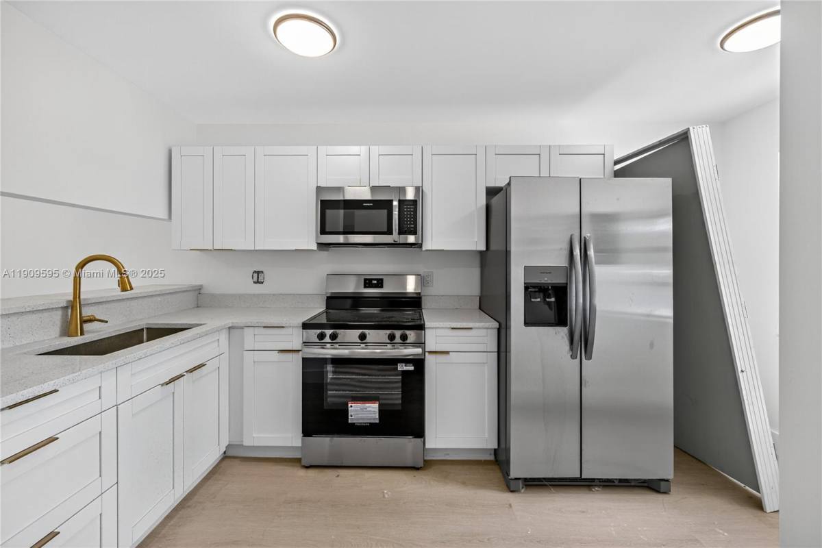 Condo for rent at 4198 Lakeside Dr, Fort Lauderdale, FL 33319