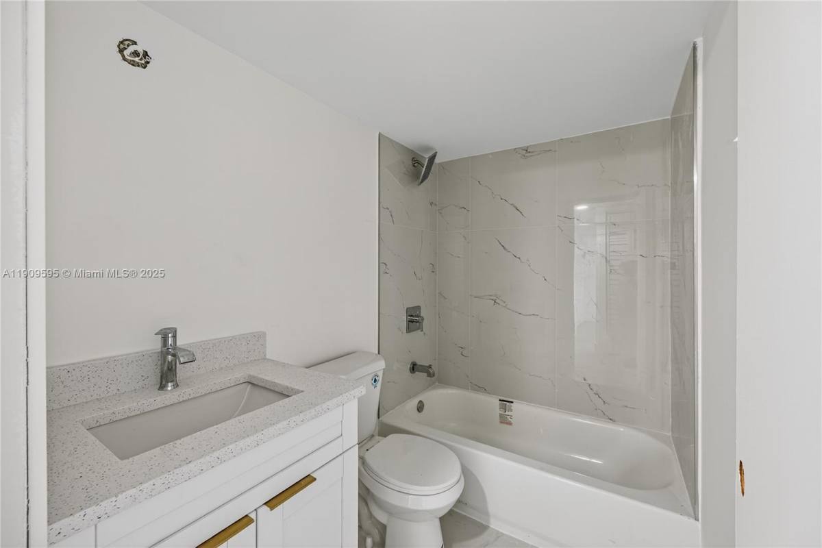 Condo for rent at 4198 Lakeside Dr, Fort Lauderdale, FL 33319