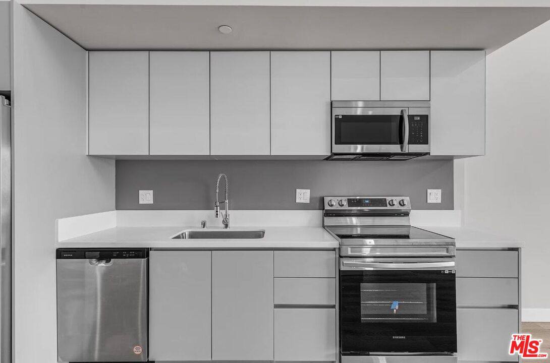 Apartment for rent at 825 S Coronado St #410, Los Angeles, CA 90057