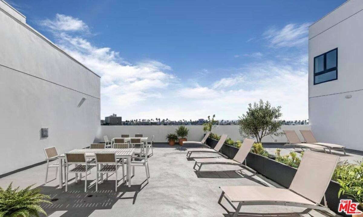 Apartment for rent at 825 S Coronado St #410, Los Angeles, CA 90057