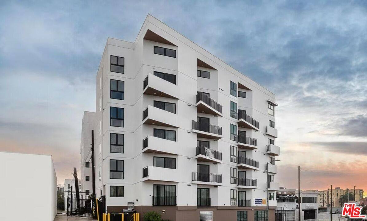 Apartment for rent at 825 S Coronado St #410, Los Angeles, CA 90057