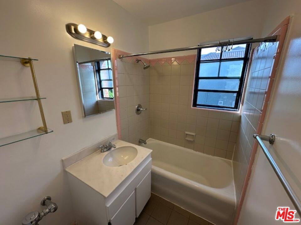 Apartment for rent at 361 S Detroit St #402, Los Angeles, CA 90036