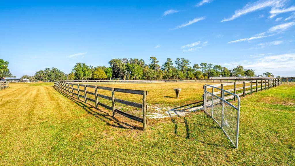 Apartment for rent at 15305 NW 112th Place Rd, Morriston, FL 32668