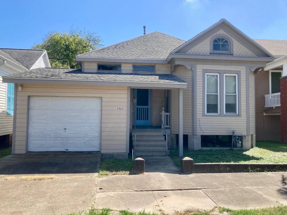 Apartment for rent at 3523 Ave L #3523FRONT, Galveston, TX 77550