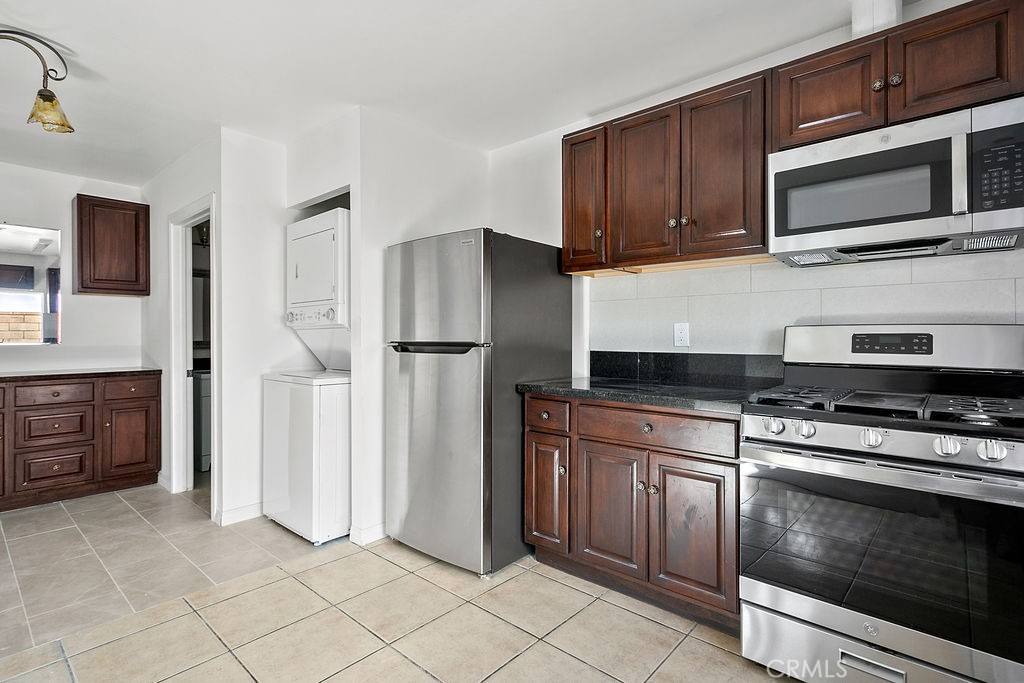 Apartment for rent at 2370 Pine Ave #2370A, Long Beach, CA 90806