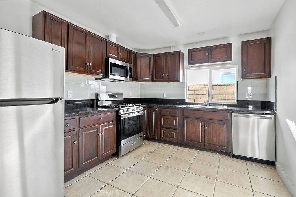 Apartment for rent at 2370 Pine Ave #2370A, Long Beach, CA 90806