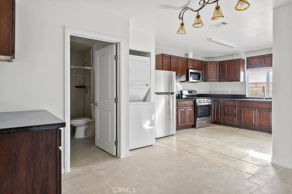 Apartment for rent at 2370 Pine Ave #2370A, Long Beach, CA 90806