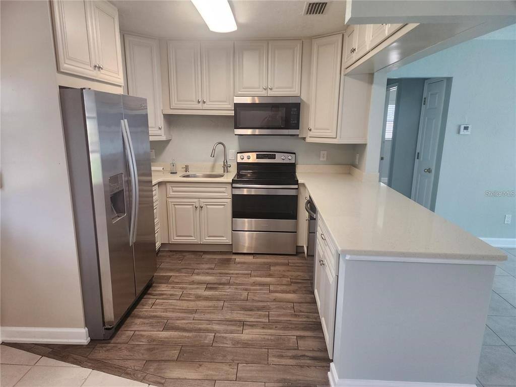 Apartment for rent at 109 21st St NE #109, Bradenton, FL 34208