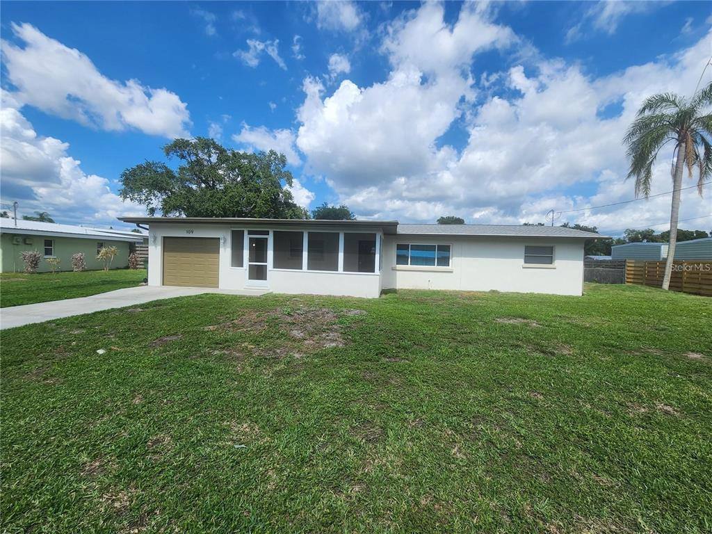 Apartment for rent at 109 21st St NE #109, Bradenton, FL 34208