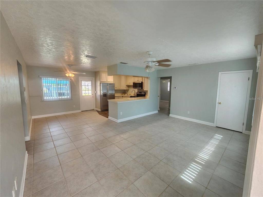 Apartment for rent at 109 21st St NE #109, Bradenton, FL 34208
