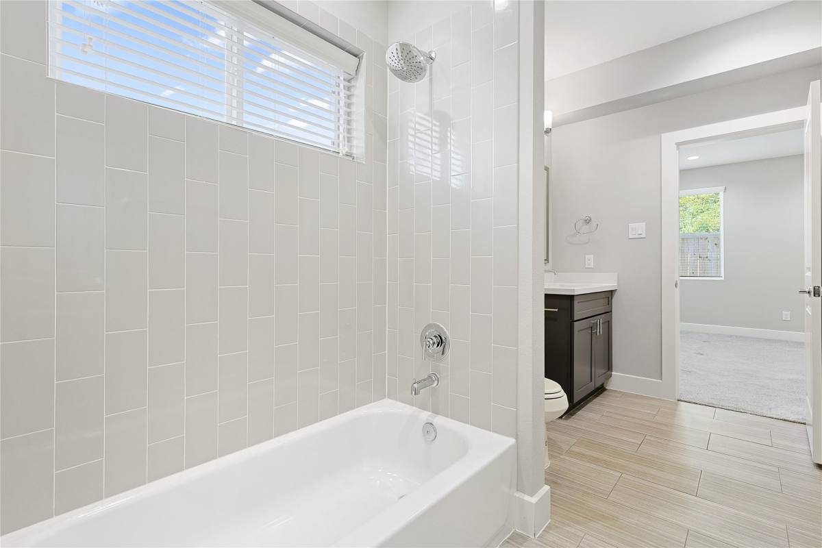 Apartment for rent at 1222 Upton St, Houston, TX 77020