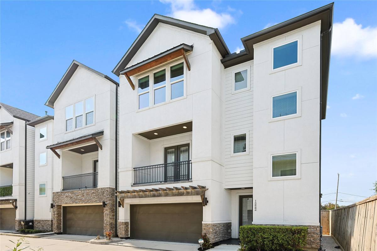 Apartment for rent at 1222 Upton St, Houston, TX 77020