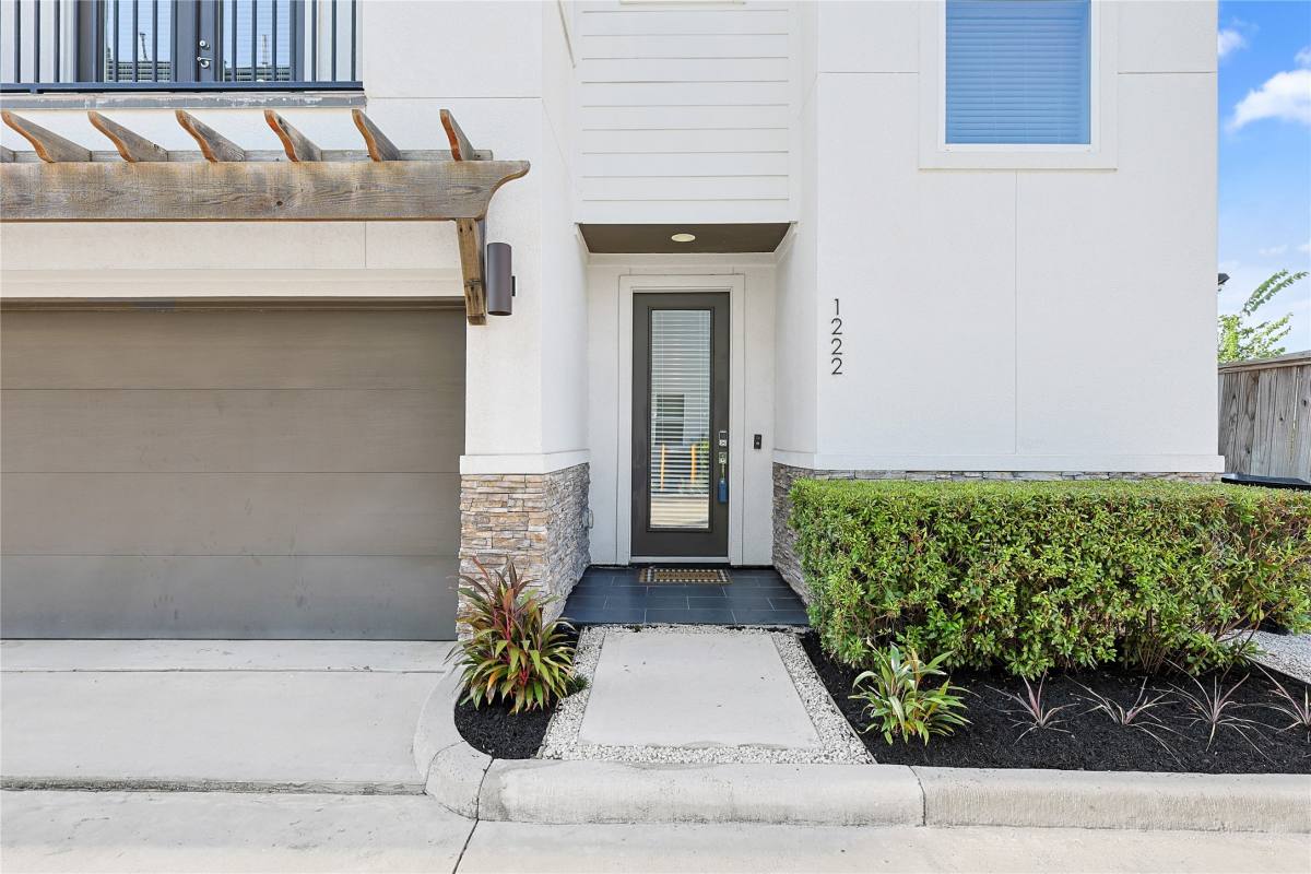 Apartment for rent at 1222 Upton St, Houston, TX 77020