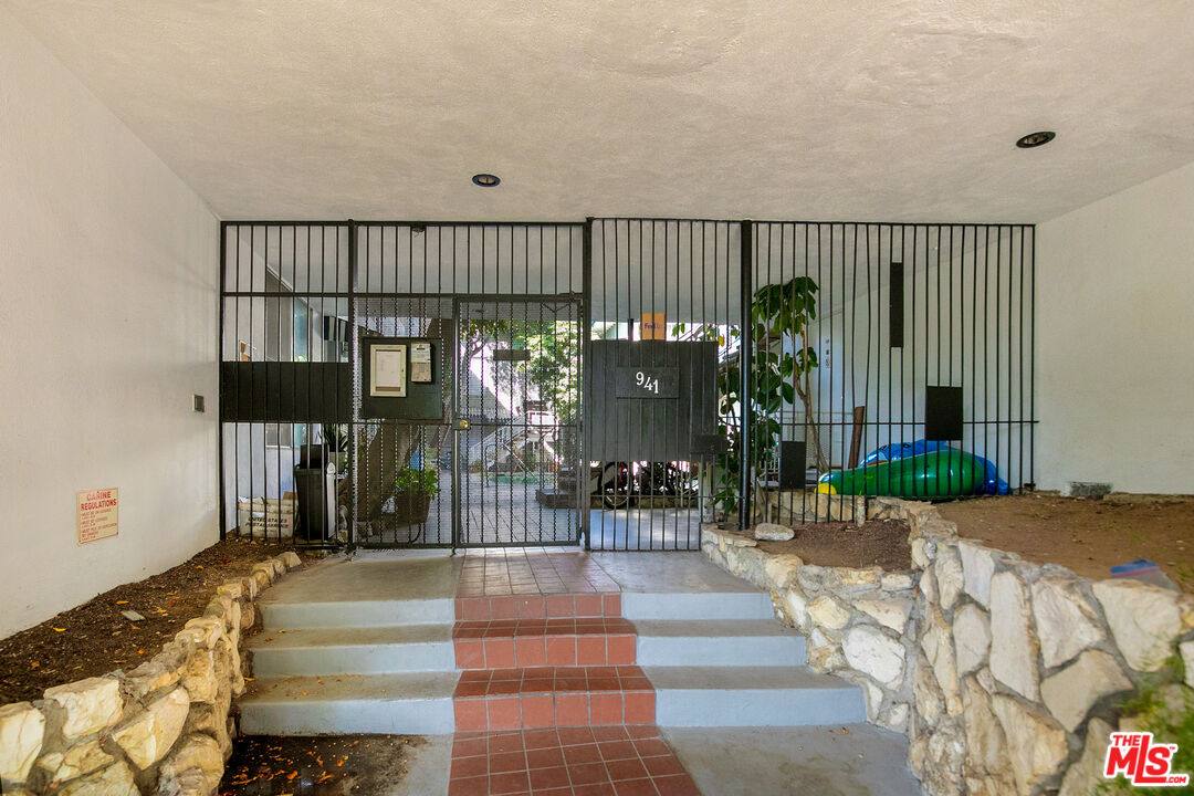 Apartment for rent at 941 N San Vicente Blvd #941-2, West Hollywood, CA 90069
