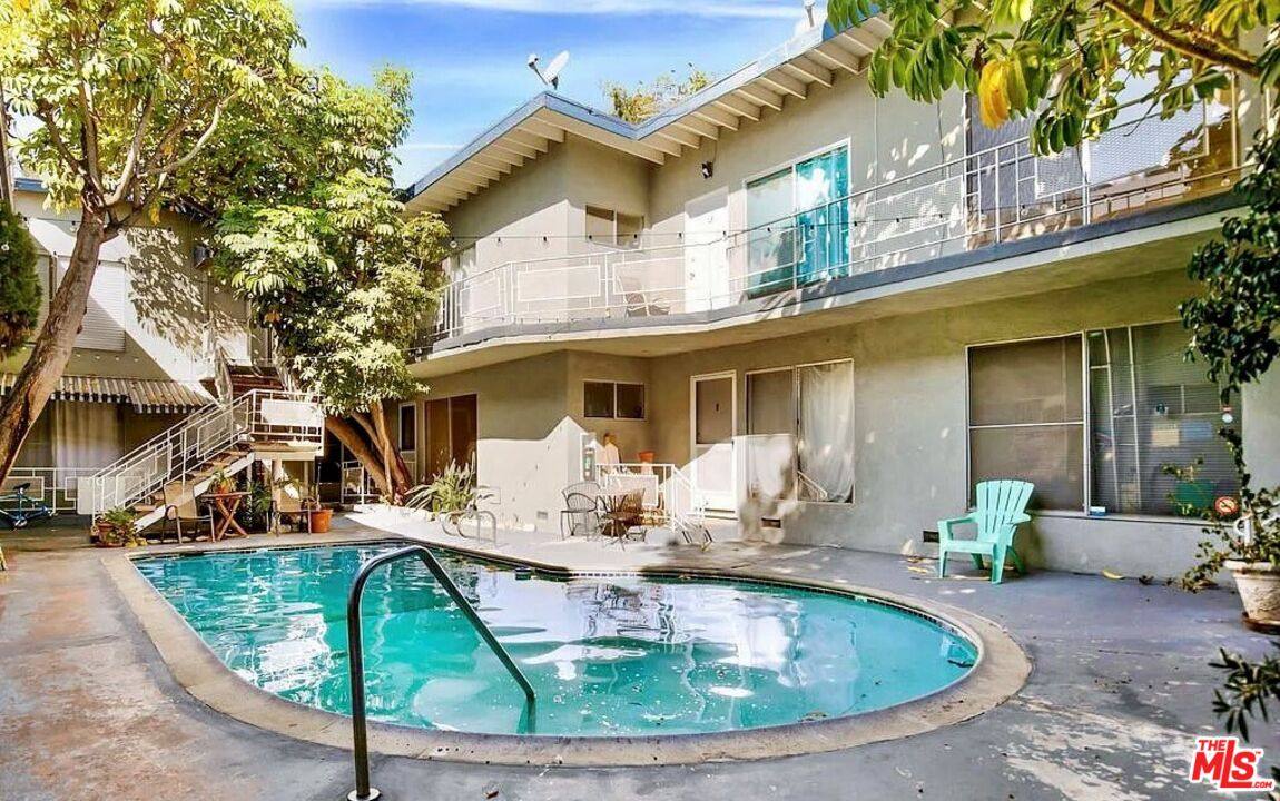 Apartment for rent at 941 N San Vicente Blvd #941-2, West Hollywood, CA 90069