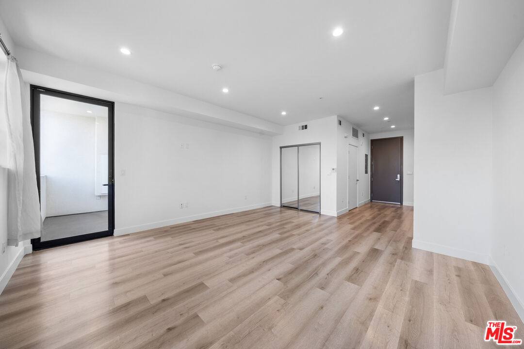 Apartment for rent at 5612 Lexington Ave #303, Los Angeles, CA 90038