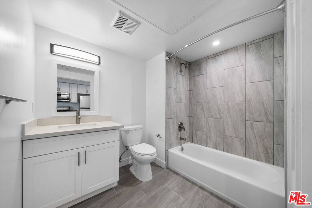 Apartment for rent at 5612 Lexington Ave #303, Los Angeles, CA 90038