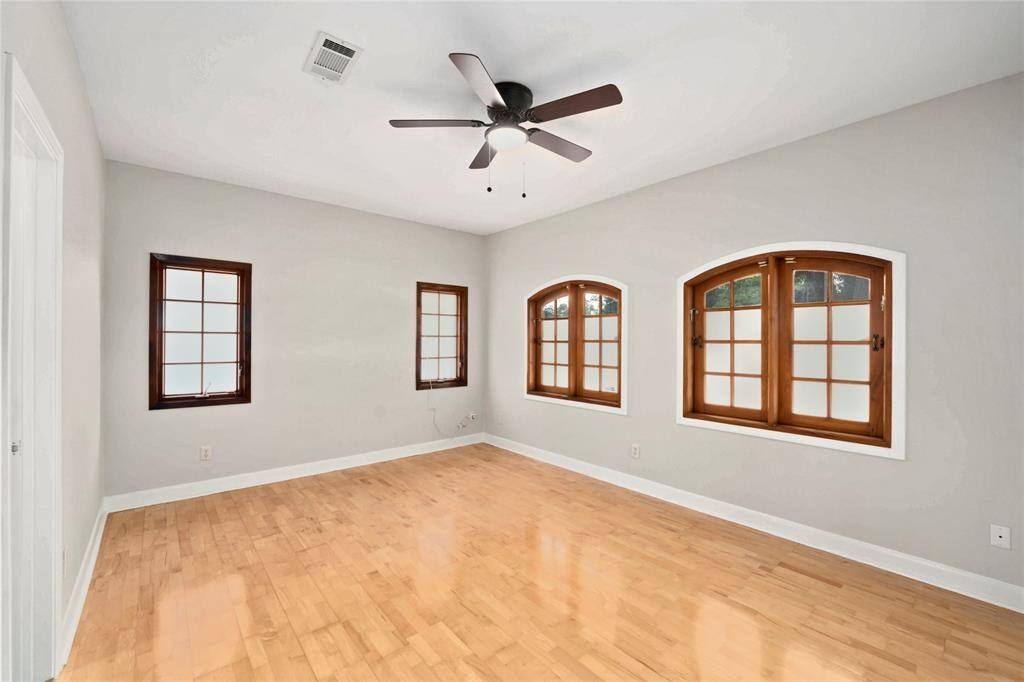 Apartment for rent at 6303 Lugary Dr, Houston, TX 77036