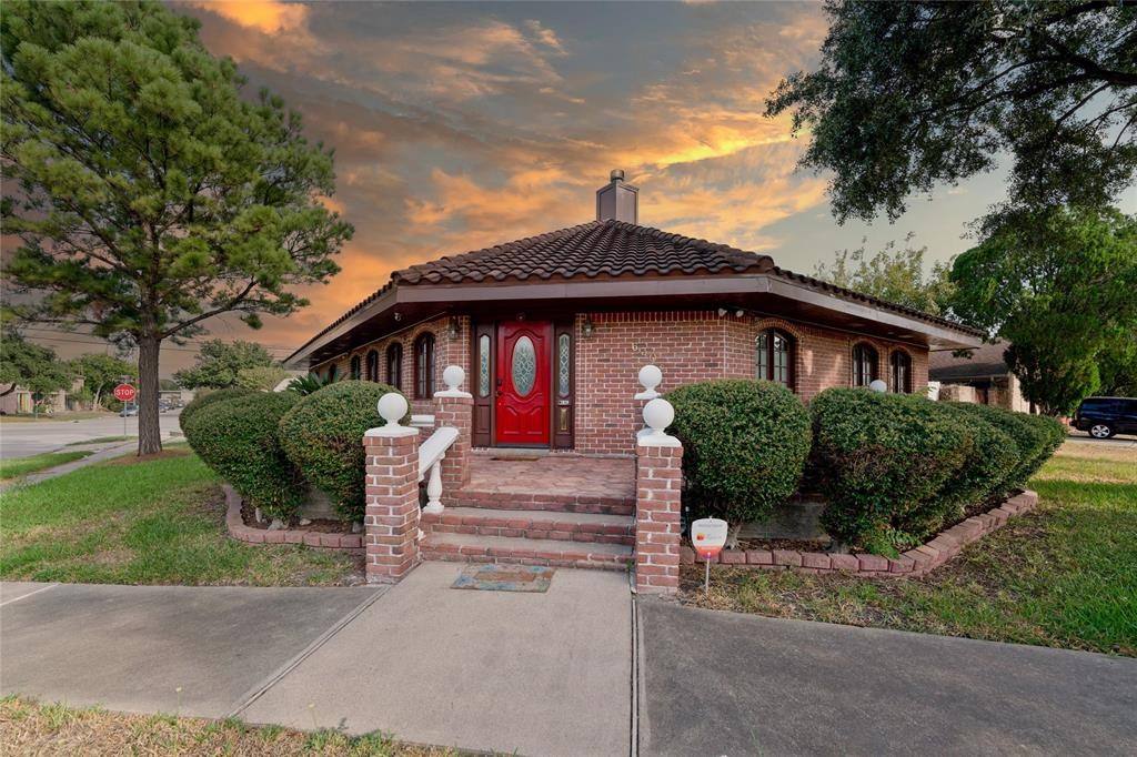 Apartment for rent at 6303 Lugary Dr, Houston, TX 77036