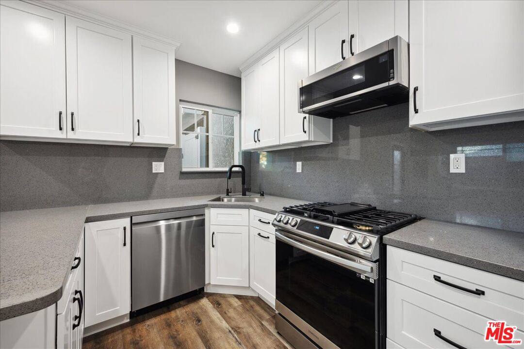Apartment for rent at 9728 Kessler Ave, Chatsworth, CA 91311