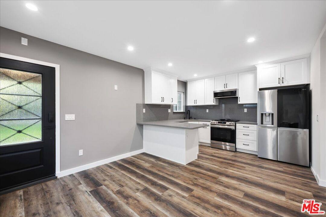 Apartment for rent at 9728 Kessler Ave, Chatsworth, CA 91311