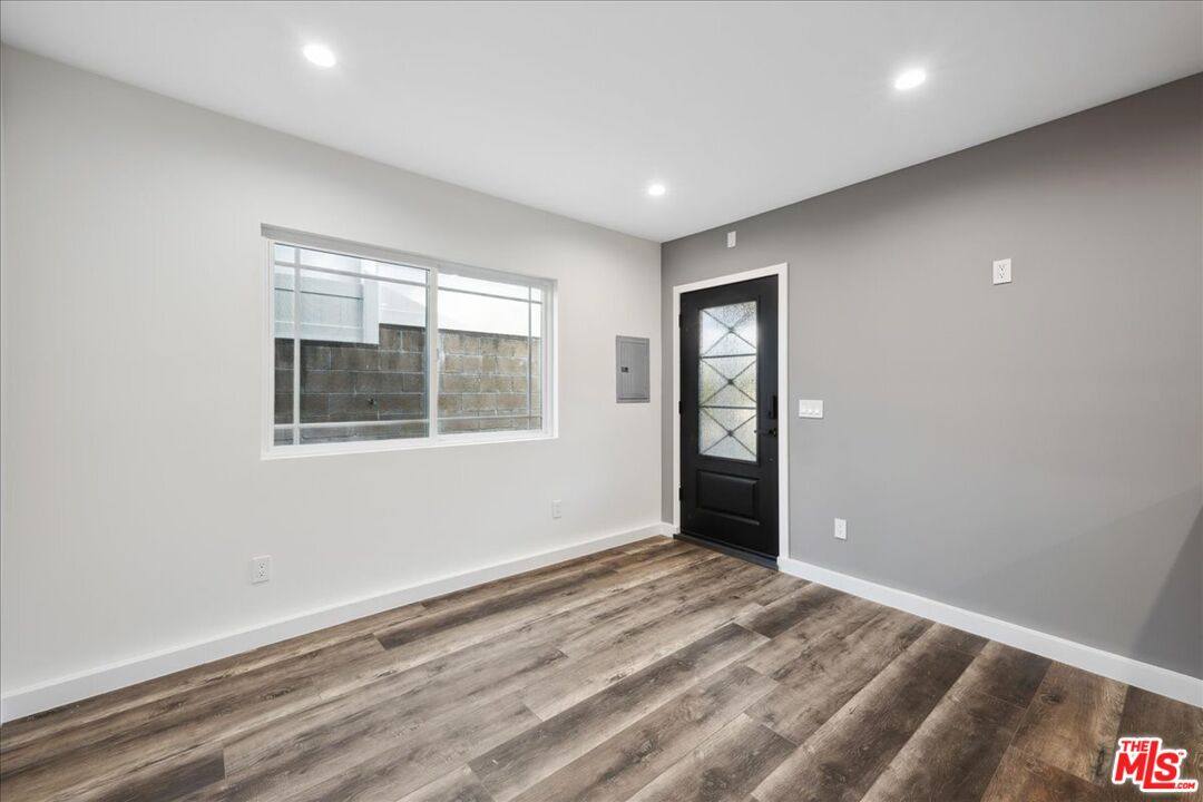 Apartment for rent at 9728 Kessler Ave, Chatsworth, CA 91311