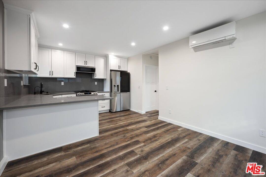 Apartment for rent at 9728 Kessler Ave, Chatsworth, CA 91311