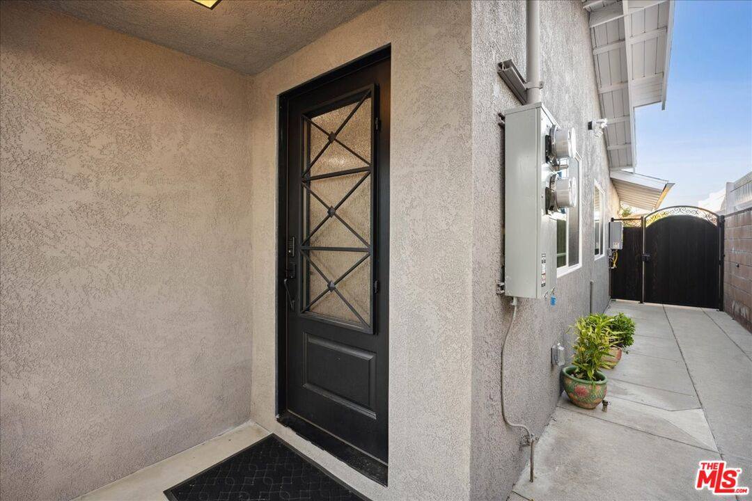 Apartment for rent at 9728 Kessler Ave, Chatsworth, CA 91311