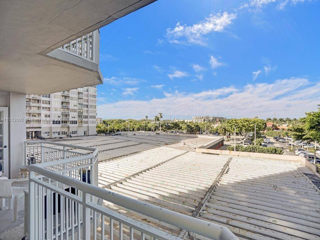 Apartment for rent at 18051 Biscayne Blvd #304, North Miami Beach, FL 33160
