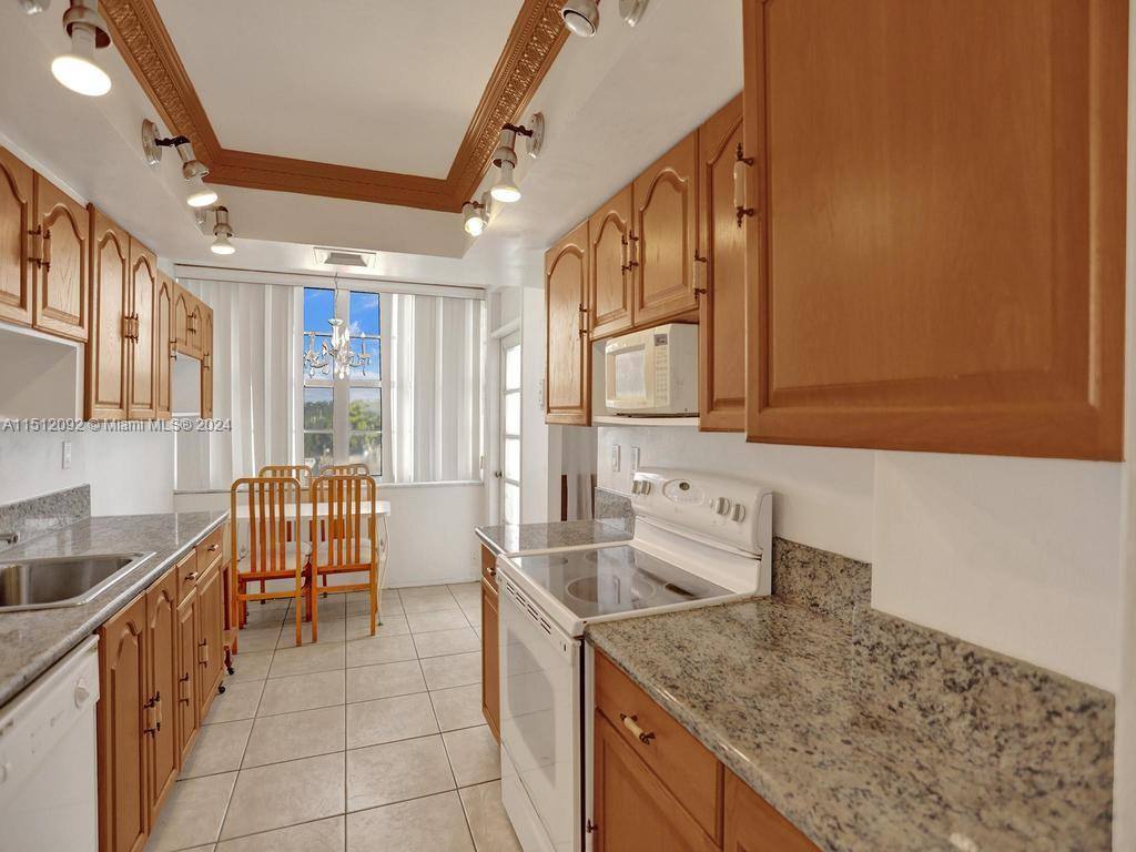 Apartment for rent at 18051 Biscayne Blvd #304, North Miami Beach, FL 33160