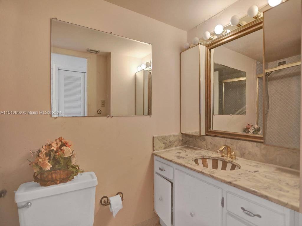 Apartment for rent at 18051 Biscayne Blvd #304, North Miami Beach, FL 33160