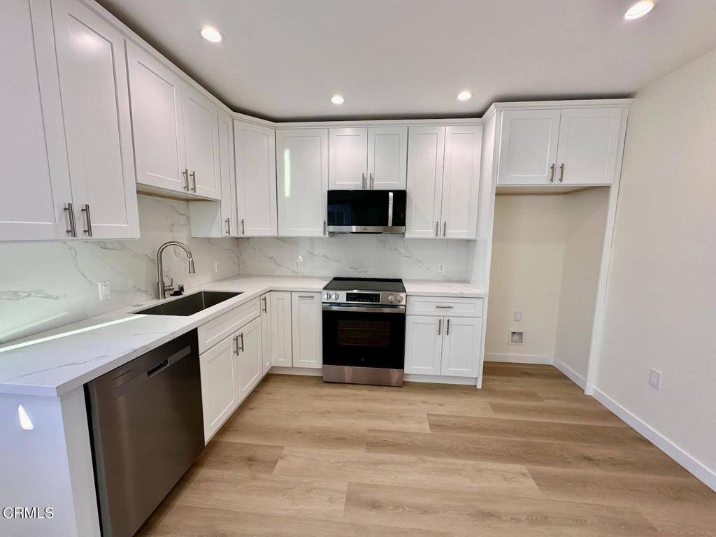 Apartment for rent at 17451 Keswick St, Northridge, CA 91325