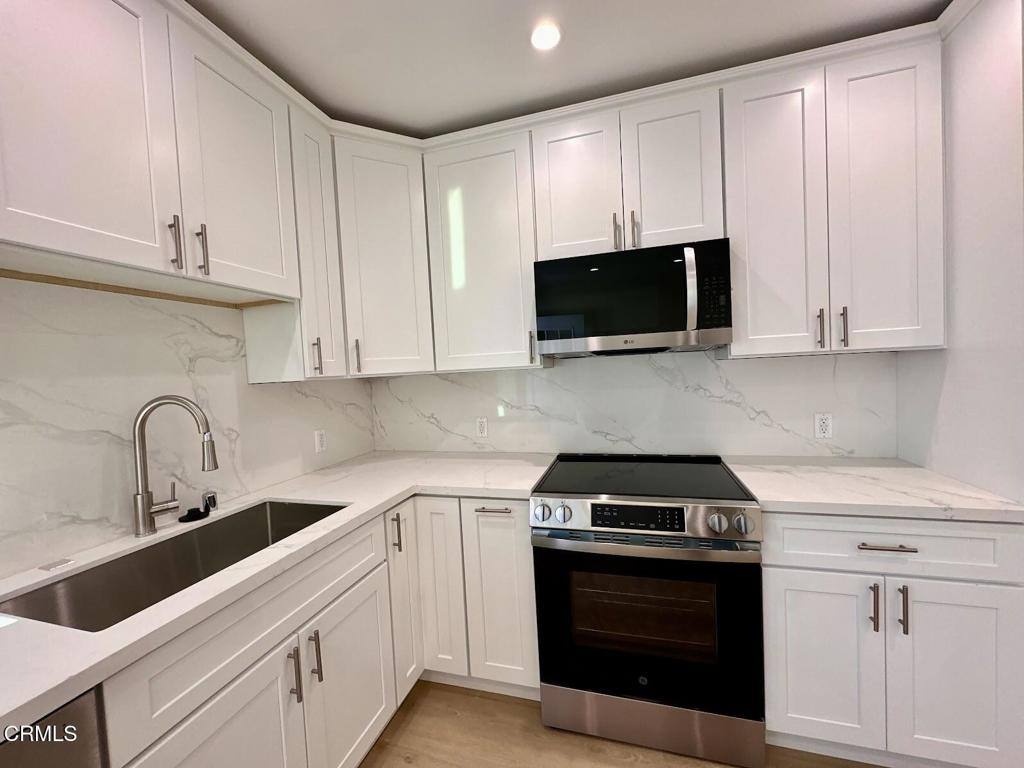 Apartment for rent at 17451 Keswick St, Northridge, CA 91325