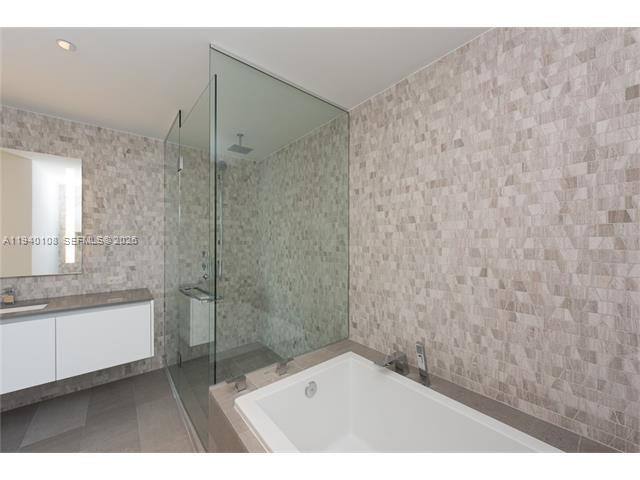 Apartment for rent at 68 SE 6th St #3708, Miami, FL 33131