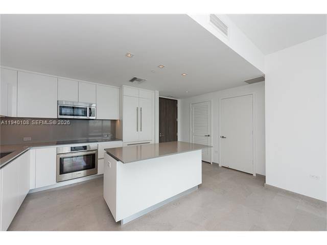 Apartment for rent at 68 SE 6th St #3708, Miami, FL 33131