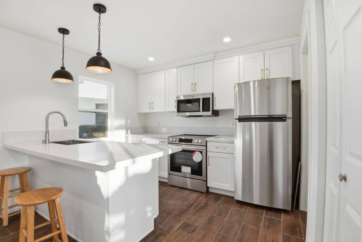 Apartment for rent at 648 Anita St #648-1, Monrovia, CA 91016