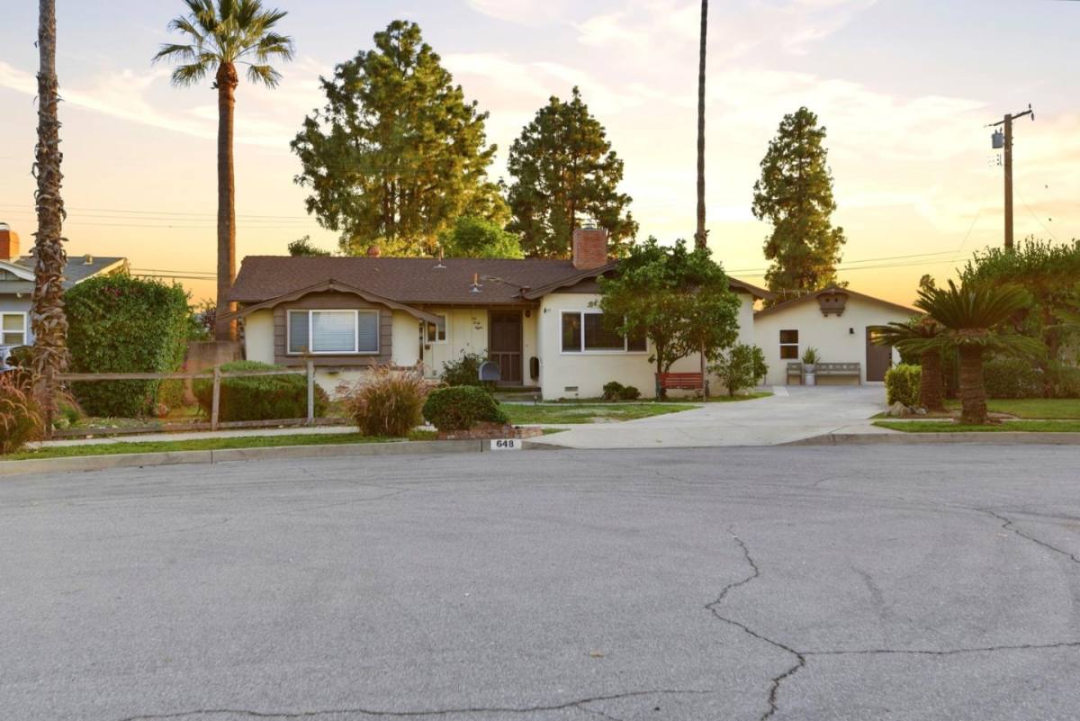 Apartment for rent at 648 Anita St #648-1, Monrovia, CA 91016