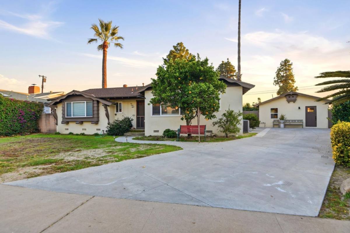 Apartment for rent at 648 Anita St #648-1, Monrovia, CA 91016