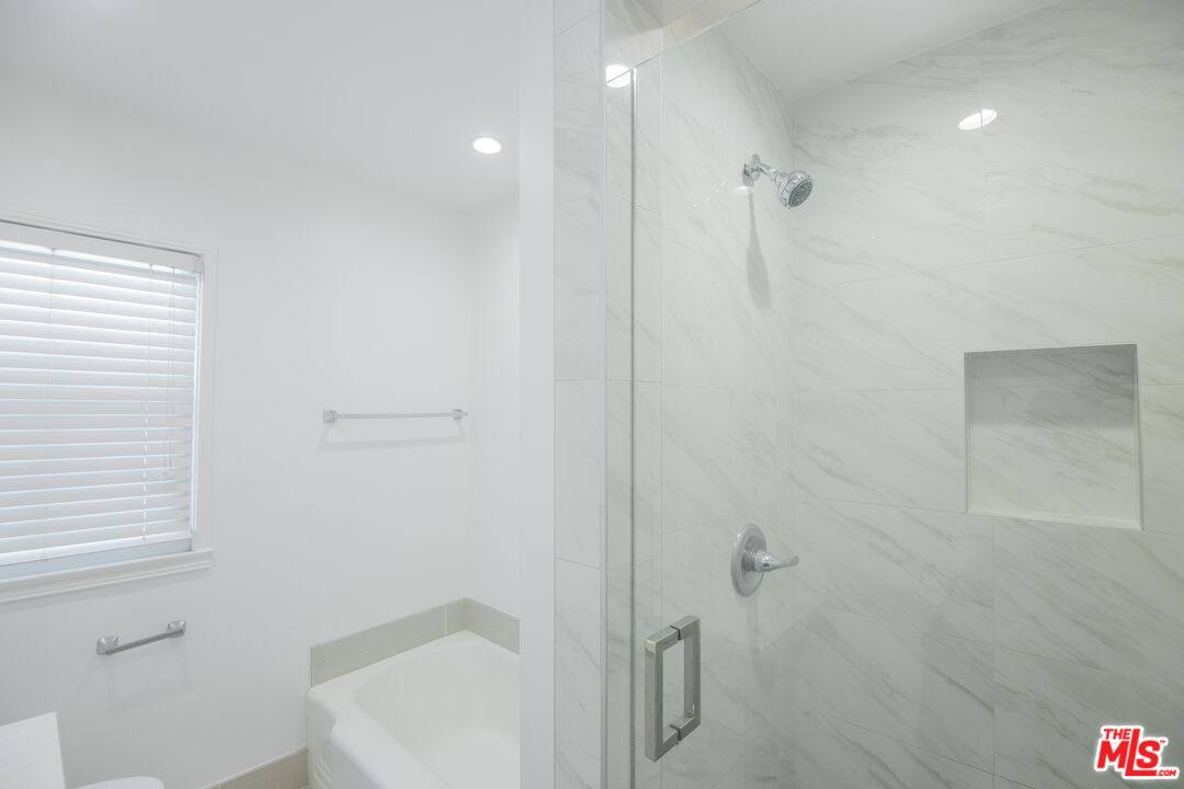 Apartment for rent at 8563 Holloway Dr #85633 4, West Hollywood, CA 90069