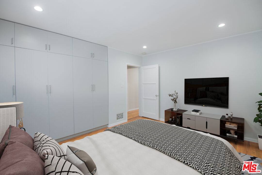 Apartment for rent at 8563 Holloway Dr #85633 4, West Hollywood, CA 90069