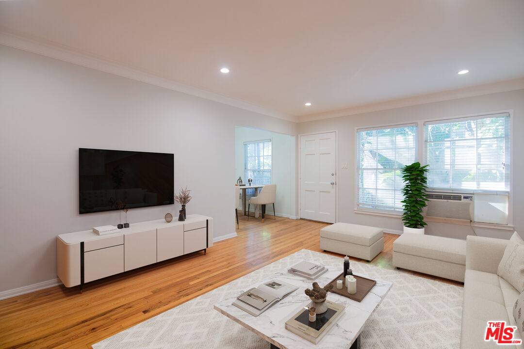 Apartment for rent at 8563 Holloway Dr #85633 4, West Hollywood, CA 90069