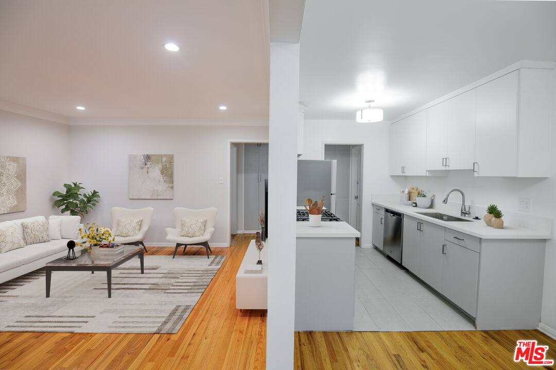 Apartment for rent at 8563 Holloway Dr #85633 4, West Hollywood, CA 90069
