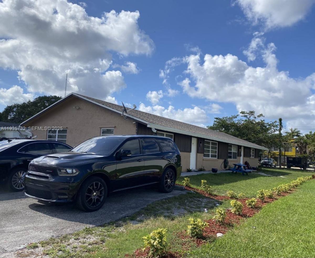Apartment for rent at 5904 SW 27th St #5904S, Hollywood, FL 33023